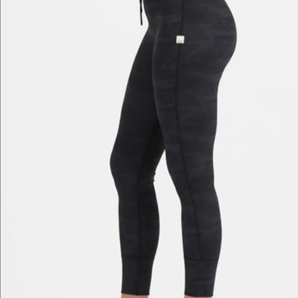 Vuori Pants - NWT VUORI Daily Leggings Sz Large Black Camo